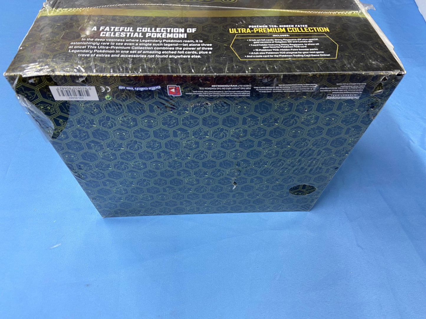 Pokemon TCG: Sun & Moon - Hidden Fates Ultra Premium Collection Box (Rayquaza)