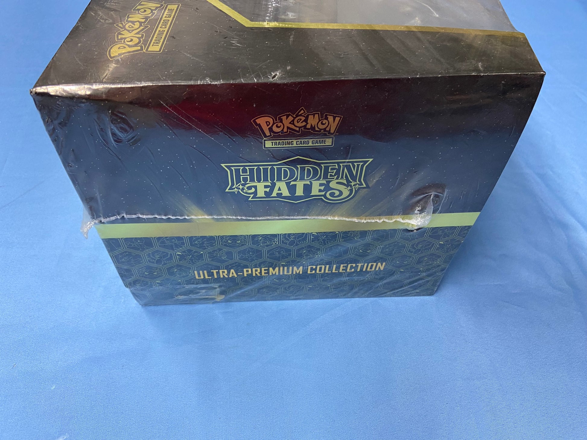 Pokemon TCG: Sun & Moon - Hidden Fates Ultra Premium Collection Box (R TBC Games Pokemon TCG: Sun & Moon - Hidden Fates Ultra Premium Collection Box (R TBC Games